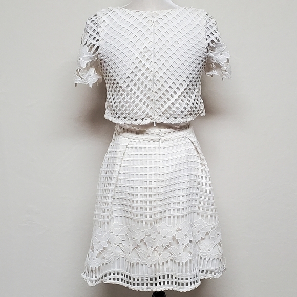 Minuet White Eyelet Lace Short Sleeve Crop Top High Rise Skater Skirt Set Small - Picture 10 of 14